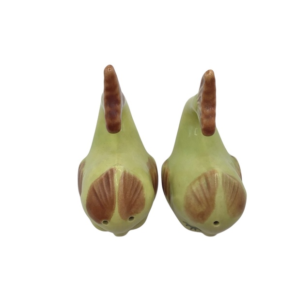 Vintage Chartreuse Whale Salt Pepper Shakers Japan, Mid Century Anthropomorphic - Picture 4 of 11
